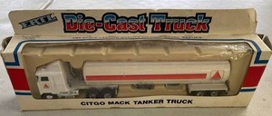 lot 65 image: Ertl Die Cast Citgo Semi Truck