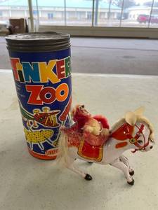 lot 74 image: LOT Tinker Toy Zoo & Pieces & Tin Litho Wind Up Monkey on Horse