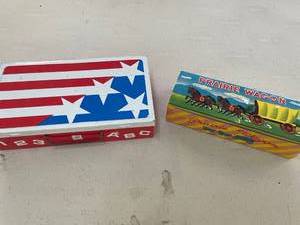 lot 86 image: Prairie Wagon Plastic & Metal Ohio Art Tin