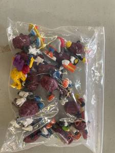 lot 88 image: Large LOT California Raisin Figurines