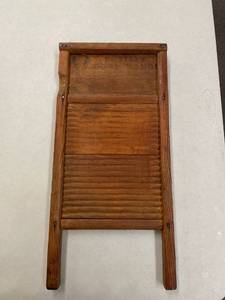 lot 119 image: Small Wood Washboard