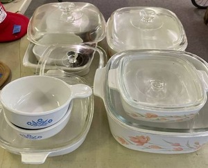 lot 134 image: Miscellaneous Corning Ware Glass Set