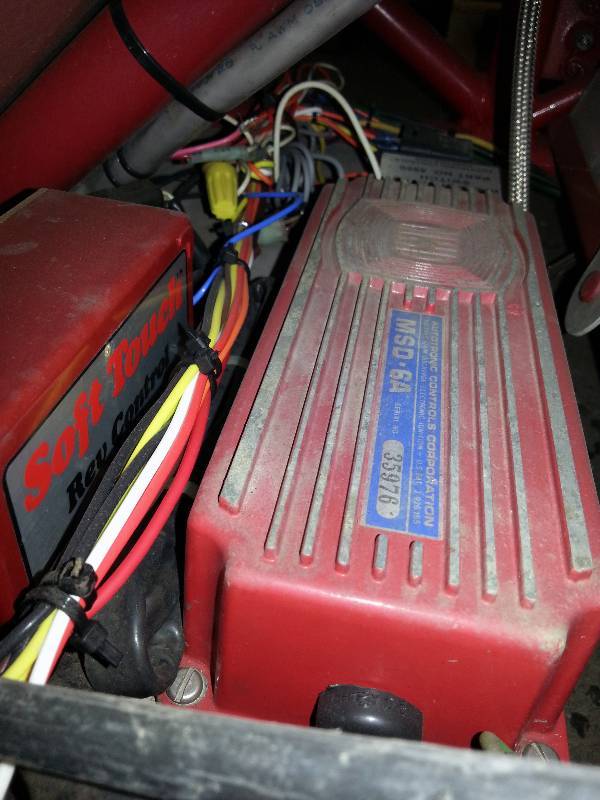 lot 1440 image: All electronics on this dragster with any wiring and electrical components on the car except the trans brake and stage buttons