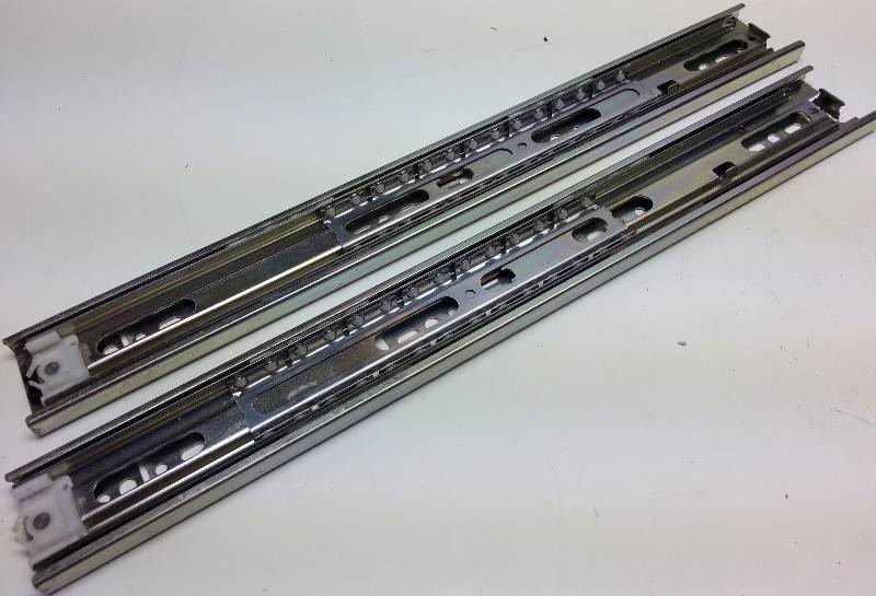 lot 9029-3 image: Not sure what the original application was on these (pair 2) HD tool box or drawer roller slides.