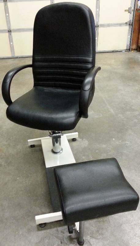 lot 1418 image: Manicure chair pedicure chair foot spa manicure chair in nice condition with the hydraulic lift function