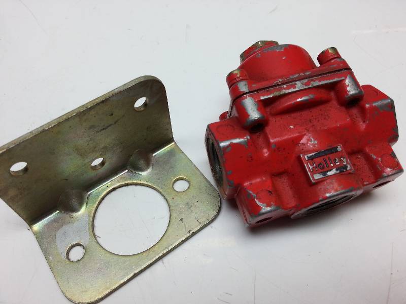 lot 1420 image: Holley street Red fuel pressure regulator for dual fuel lines out and 38 NPT ports