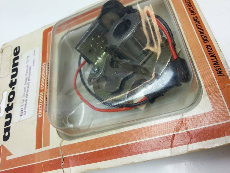 lot 1422 image: New in the original sealed package is this Auto-Tune V8 1972 thru 79 Chrysler factory distributor ignition tune up kit including the pick up.