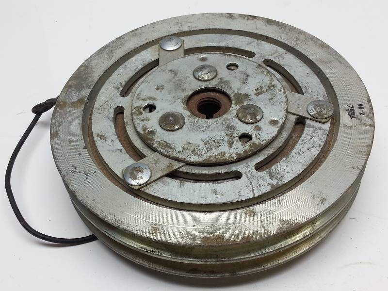lot 1426 image: PITTS INDUSTRIES MAGNETIC ELECTRIC CLUTCH 2 V groove lawn tractor AC compressor or power take off electric clutch.