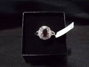 lot 3900 image: Garnet Ring