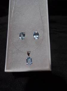 lot 3902 image: Necklace & Earrings Set