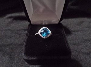 lot 3903 image: Sapphire Ring