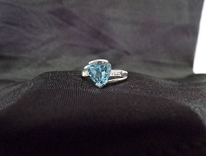 lot 3909 image: Diamond & Swiss Blue Topaz Ring