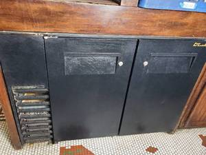 lot 119 image: TMC. TRUE 115 Volt. 13 HP . Model. TBB-24Gal-48. . Freezer. Glasses Inside Included WILL NEED TO BRING MEANS OF REMOVAL&nbsp