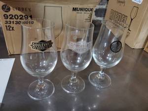 lot 1209 image: Lot of 12 Boulevard Brewing Company Munique Glasses.TULIP