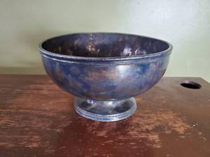 lot 3007 image: Reed and Barton Silver Soldered. 1322 .#9 Jaccard Jewelry Co. Bowl