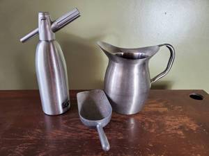 lot 3008 image: ICO Seltzer Spray Bottle with Staknless Pitcher and Ice Scoop