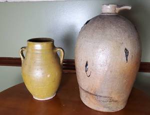 lot 3016 image: Lot of 2 . 1 Clay Vase and 1 Large Jar