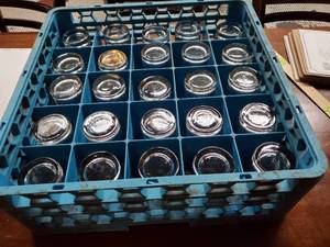 lot 3025 image: Lot of 15 Medium Bar Glasses with Blue Dish Wash Rack&nbsp