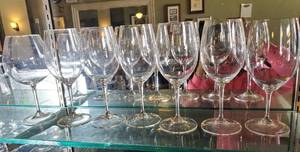 lot 3031 image: Lot of 7 Wine Glasses . 2 Different