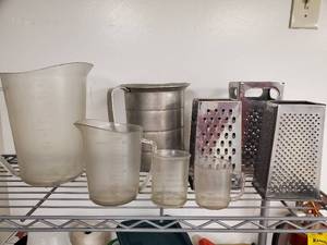 lot 3058 image: Lot of 8 Kitchen Tools. Graters. Measuring Cups