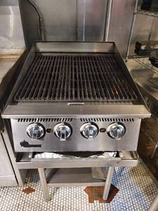 lot 101 image: Gas Table Top Ultra Max Model 8124RCBA Grill - WILL NEED TO BRING MEANS OF REMOVAL&nbsp