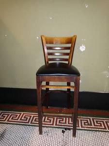 lot 1009 image: Really Nice Tall Bar Stool In Great Condition