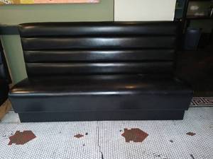 lot 1017 image: A Very Nice Padded BoothBench Seat In Excellent Condition