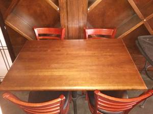 lot 1026 image: Nice Wood Top Restaurant Dining Table With 4 Chairs
