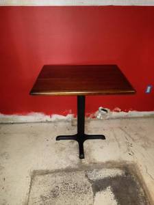 lot 1063 image: Nice Little Dining For 2 Table In Excellent Condition