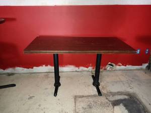 lot 1068 image: Nice Wood Top BarRestaurant Dining Table