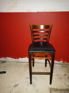 lot 1091 image: Nice Wood Bar Stool With Padded Seat In Good Condition