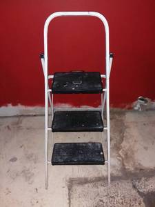 lot 1099 image: Skinny Mini Stepladder