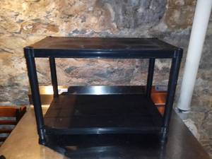 lot 1104 image: Small Plastic Shelf