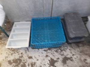 lot 1107 image: Lot of Plastic Containers