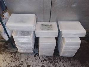 lot 1108 image: Lot of 40 Various Size Plastic Tubs With Lids