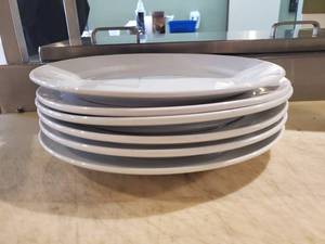 lot 2524 image: 22 White 12 inch Dinner Plates - Assorted Brands