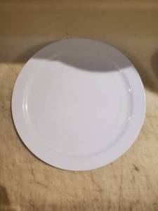 lot 2526 image: 8 Iti 10 inch Dinner Plates