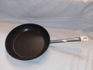 lot 2577 image: 11 Inch Stainless Steel Non-Stick Skillet