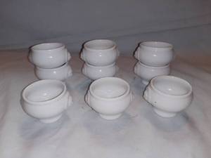 lot 2682 image: Lot of 9 Porcelain Ramekins with Raised Lion Head Detail