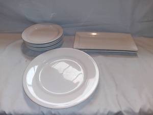 lot 2690 image: Lot of 8 Miscellaneous Glass Porcelain Plates of Various Sizes