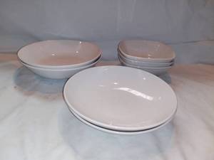 lot 2691 image: Lot of 7 Porcelain Glass Bowls of Various Sizes