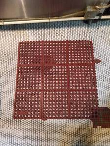 lot 2810 image: APEX Red Thick Square Rubber Kitchen Mat