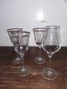 lot 2826 image: Lot of 4 Crystal Wine Glasses