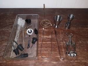 lot 2838 image: Small Lot of Miscellaneous Bar Accessories