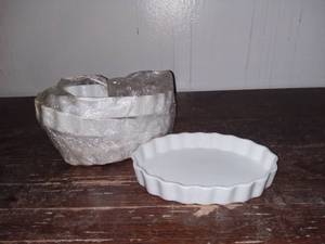 lot 2846 image: Lot of 5 Wavy Designed Porcelain Glass Dessert Dish