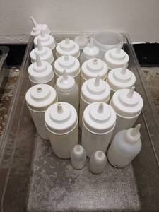 lot 3050 image: Lot of Plastic Condiment Bottles