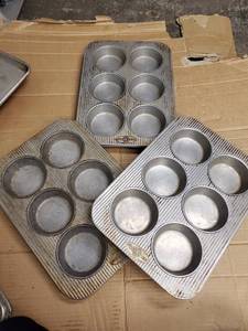 lot 3052 image: Lot of 4 Pot Pie Pans