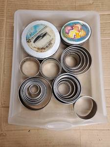 lot 3054 image: Lot of Oval Dough Cutters