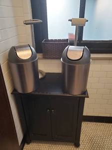 lot 7000 image: Restroom Accessories