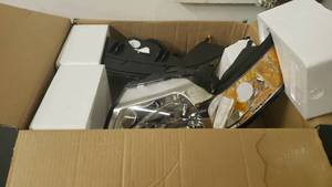 lot 3304 image: Headlamp For 99-04 Ford Mustang